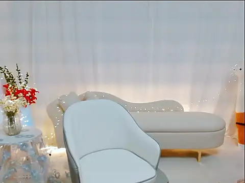 Snapshot of OL-Lily chatting on September 15, 2025, 2:39 pm OL-Lily online show from September 15, 2025, 2:39 pm