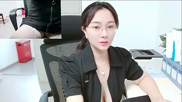 Snapshot of OL-Lily chatting on September 14, 2025, 2:01 am OL-Lily online show from September 14, 2025, 2:01 am