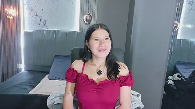 Olivia11  online show from May 12, 2026, 12:44 pm