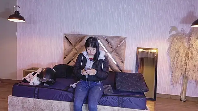 Olivia11  online show from April 22, 2026, 12:39 am
