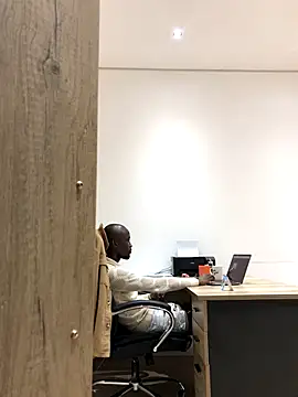 Snapshot of DarkSkiined chatting on October 29, 2025, 8:57 am DarkSkiined online show from October 29, 2025, 8:57 am