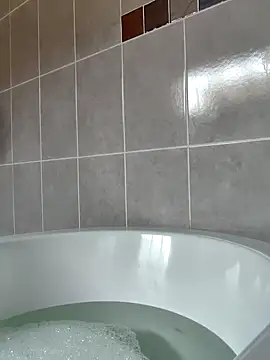 Snapshot of Cianda24 chatting on November 1, 2025, 12:43 pm Cianda24 online show from November 1, 2025, 12:43 pm