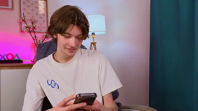 Snapshot of _Den1s_ chatting on February 14, 2026, 1:11 pm Den1s online show from February 14, 2026, 1:11 pm