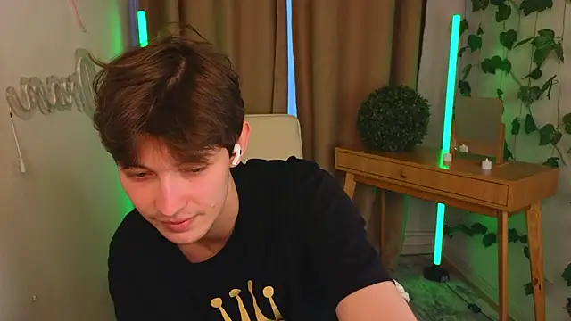 Snapshot of _Den1s_ chatting on February 27, 2026, 1:00 pm Den1s online show from February 27, 2026, 1:00 pm