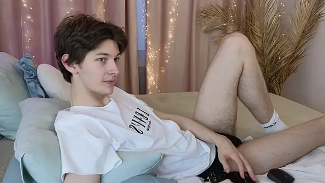 Snapshot of _Den1s_ chatting on November 15, 2025, 1:37 pm Den1s online show from November 15, 2025, 1:37 pm