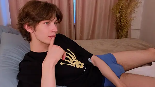 Snapshot of _Den1s_ chatting on February 8, 2026, 12:36 pm Den1s online show from February 8, 2026, 12:36 pm