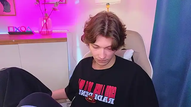 Snapshot of _Den1s_ chatting on February 21, 2026, 12:29 pm Den1s online show from February 21, 2026, 12:29 pm