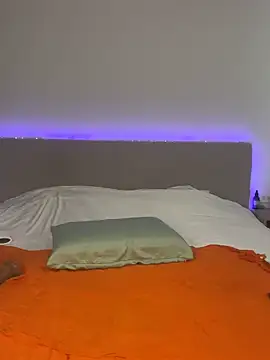 x deluLuz x online show from October 18, 2025, 10:45 pm