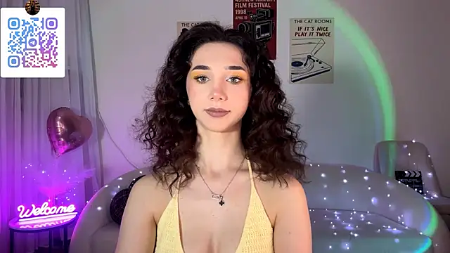 LinaMour online show from May 10, 2026, 10:33 pm