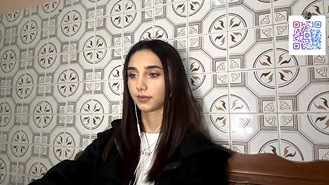 Snapshot of LinaMour chatting on November 28, 2025, 10:32 pm LinaMour online show from November 28, 2025, 10:32 pm