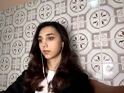 Snapshot of LinaMour chatting on November 9, 2025, 10:14 pm LinaMour online show from November 9, 2025, 10:14 pm