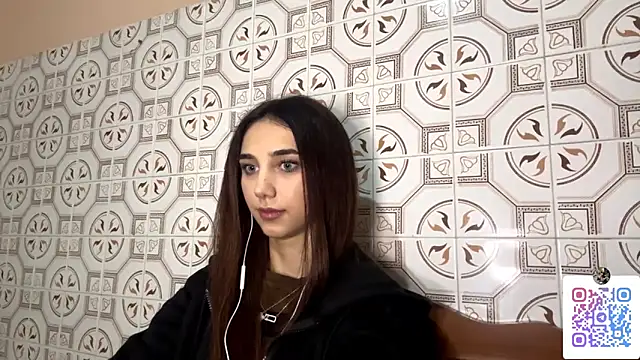 Snapshot of LinaMour chatting on November 12, 2025, 10:13 pm LinaMour online show from November 12, 2025, 10:13 pm