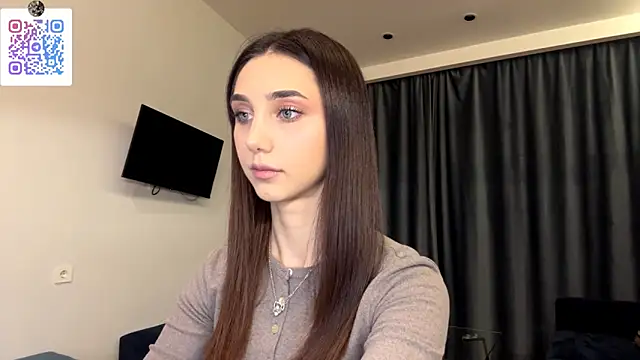 LinaMour online show from December 21, 2025, 10:10 pm