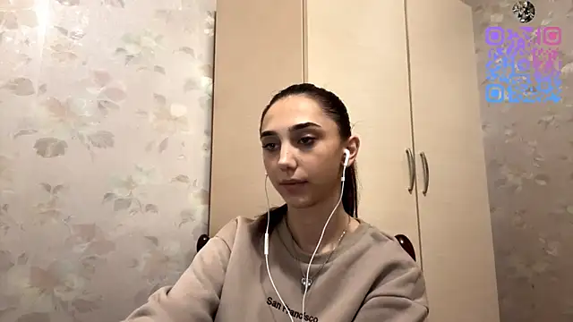 Snapshot of LinaMour chatting on October 16, 2025, 10:07 pm LinaMour online show from October 16, 2025, 10:07 pm
