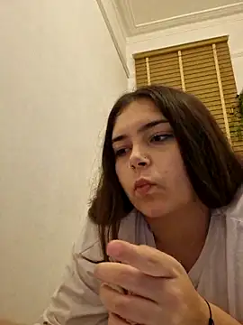 Snapshot of KatieLace chatting on October 14, 2025, 8:09 pm KatieLace online show from October 14, 2025, 8:09 pm