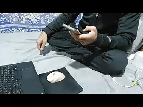 yazinyazin1 online show from February 6, 2026, 1:29 pm