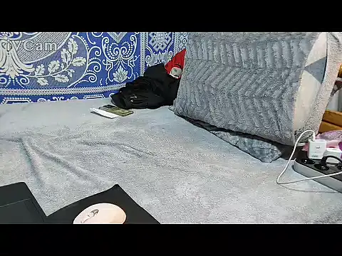 yazinyazin1 online show from February 15, 2026, 10:36 am