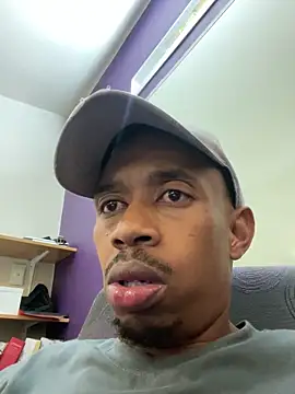 fitsexyman online show from November 4, 2025, 2:32 pm