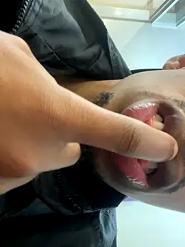 fitsexyman online show from October 24, 2025, 11:42 am