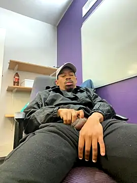 fitsexyman online show from October 22, 2025, 7:19 am