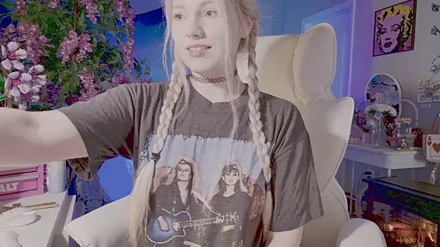 Talulaa online show from April 11, 2026, 10:57 pm