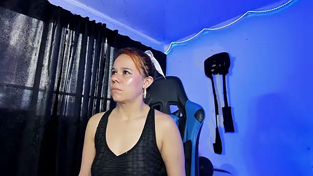 agatha walter  online show from December 3, 2025, 6:07 pm