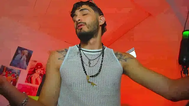 Snapshot of LovexJuxn_ chatting on December 18, 2025, 3:27 pm LovexJuxn online show from December 18, 2025, 3:27 pm