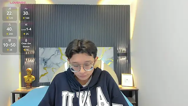 Snapshot of SantiagoRusso18 chatting on October 29, 2025, 12:04 pm SantiagoRusso18 online show from October 29, 2025, 12:04 pm