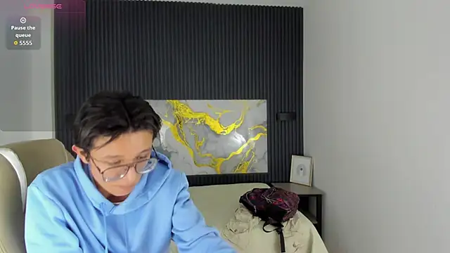 Snapshot of SantiagoRusso18 chatting on December 1, 2025, 9:54 am SantiagoRusso18 online show from December 1, 2025, 9:54 am