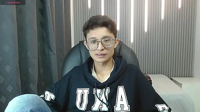 SantiagoRusso18 online show from March 5, 2026, 12:35 pm