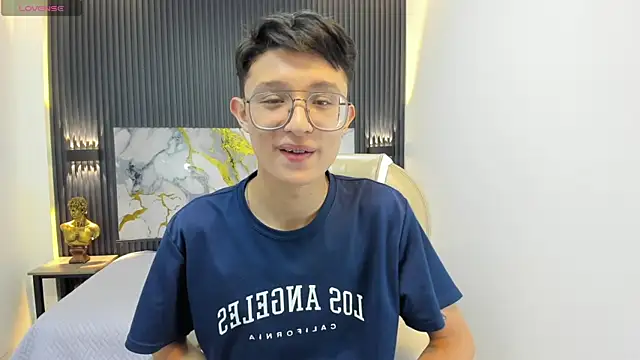 Snapshot of SantiagoRusso18 chatting on September 13, 2025, 12:05 pm SantiagoRusso18 online show from September 13, 2025, 12:05 pm