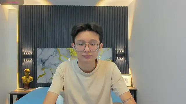 Snapshot of SantiagoRusso18 chatting on October 28, 2025, 2:38 pm SantiagoRusso18 online show from October 28, 2025, 2:38 pm