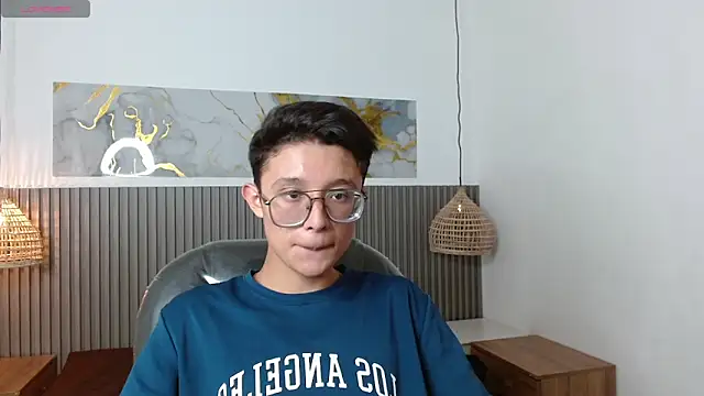 SantiagoRusso18 online show from March 4, 2026, 5:10 pm