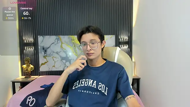 Snapshot of SantiagoRusso18 chatting on November 13, 2025, 3:32 am SantiagoRusso18 online show from November 13, 2025, 3:32 am