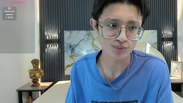 Snapshot of SantiagoRusso18 chatting on November 25, 2025, 2:01 am SantiagoRusso18 online show from November 25, 2025, 2:01 am