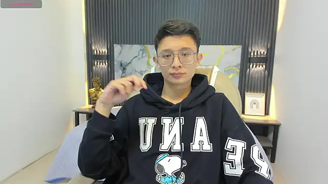 Snapshot of SantiagoRusso18 chatting on September 17, 2025, 12:07 pm SantiagoRusso18 online show from September 17, 2025, 12:07 pm