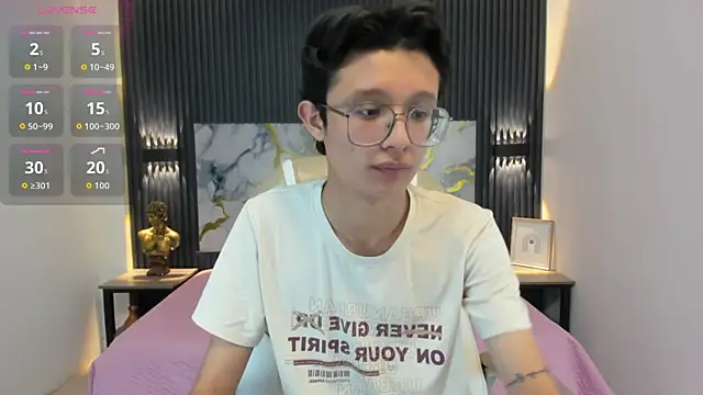 Snapshot of SantiagoRusso18 chatting on November 11, 2025, 1:06 pm SantiagoRusso18 online show from November 11, 2025, 1:06 pm