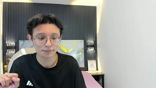 Snapshot of SantiagoRusso18 chatting on November 10, 2025, 1:38 pm SantiagoRusso18 online show from November 10, 2025, 1:38 pm