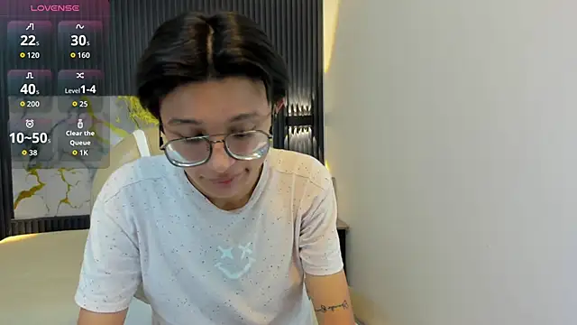 Snapshot of SantiagoRusso18 chatting on November 29, 2025, 7:36 pm SantiagoRusso18 online show from November 29, 2025, 7:36 pm