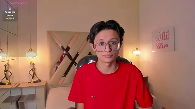 Snapshot of SantiagoRusso18 chatting on December 2, 2025, 8:10 pm SantiagoRusso18 online show from December 2, 2025, 8:10 pm