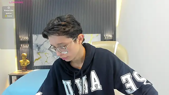 Snapshot of SantiagoRusso18 chatting on October 22, 2025, 12:04 pm SantiagoRusso18 online show from October 22, 2025, 12:04 pm