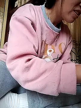 tuyetnhi-00 online show from November 4, 2025, 5:33 am