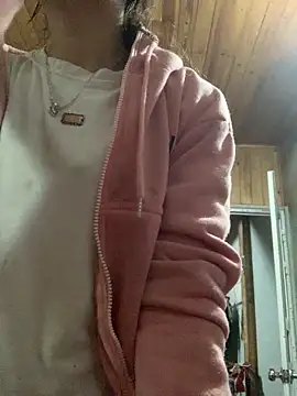 tuyetnhi-00 online show from October 20, 2025, 12:45 am