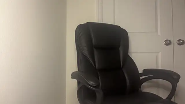 Snapshot of floridatwink2005 chatting on October 19, 2025, 4:48 am floridatwink2005 online show from October 19, 2025, 4:48 am