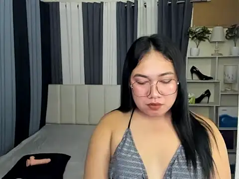 TsUncutKaren online show from March 11, 2026, 6:18 am