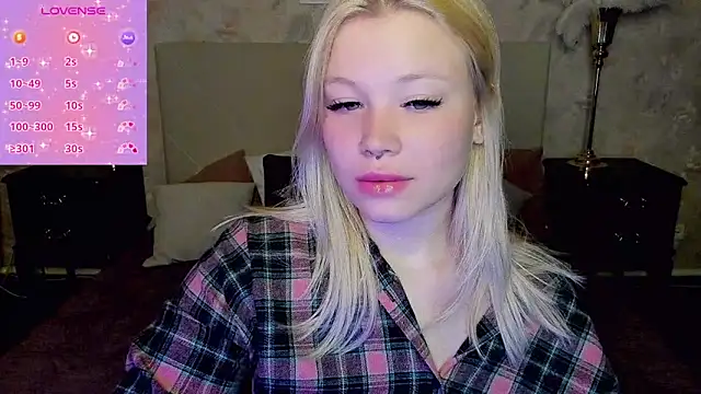 Snapshot of Diana_Dream chatting on September 24, 2025, 8:15 pm Diana Dream online show from September 24, 2025, 8:15 pm