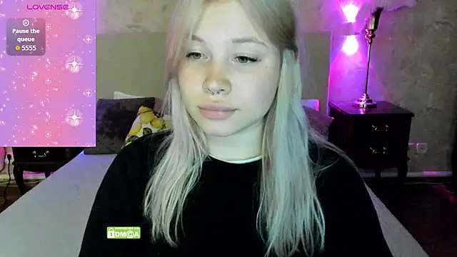 Snapshot of Diana_Dream chatting on November 2, 2025, 8:14 pm Diana Dream online show from November 2, 2025, 8:14 pm