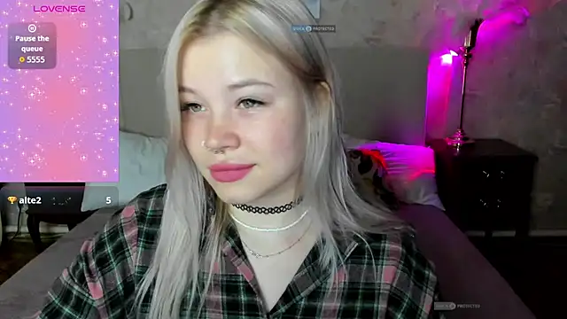 Snapshot of Diana_Dream chatting on December 4, 2025, 8:19 pm Diana Dream online show from December 4, 2025, 8:19 pm