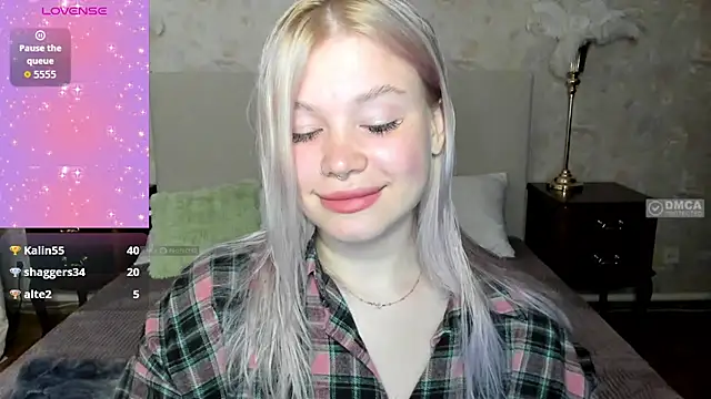 Snapshot of Diana_Dream chatting on November 18, 2025, 11:15 pm Diana Dream online show from November 18, 2025, 11:15 pm