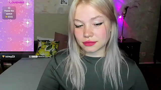 Snapshot of Diana_Dream chatting on November 14, 2025, 9:07 pm Diana Dream online show from November 14, 2025, 9:07 pm